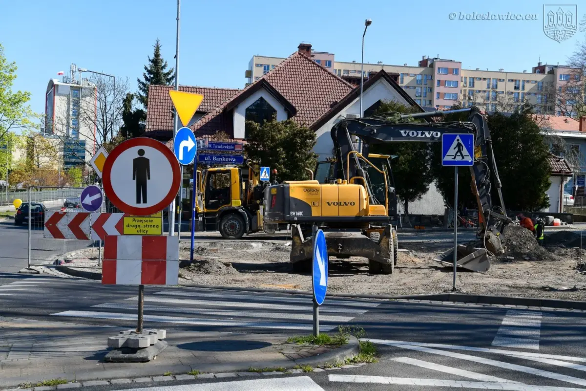 Prace przy przebudowie ulic Bankowej i Karola Miarki w Bolesławcu