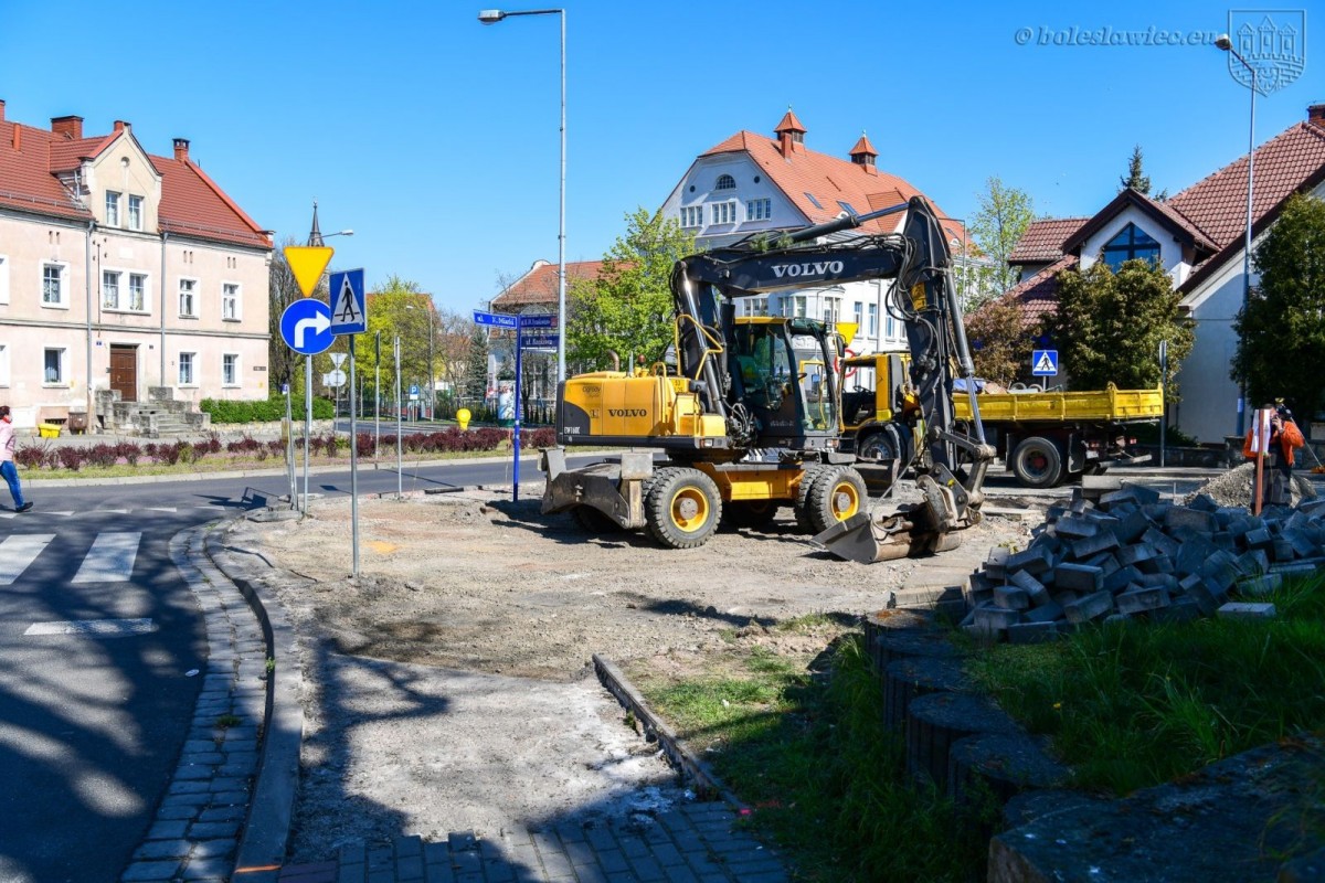 Prace przy przebudowie ulic Bankowej i Karola Miarki w Bolesławcu