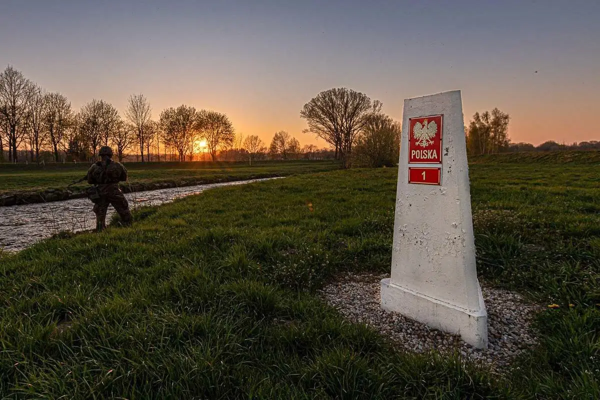 Żołnierze 23 Śląskiego Pułku Artylerii w Bolesławcu na posterunkach granicznych