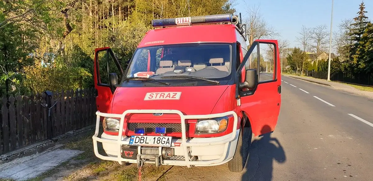 Strażacy i sołtys Parowej rozwozili maseczki dla mieszkańców