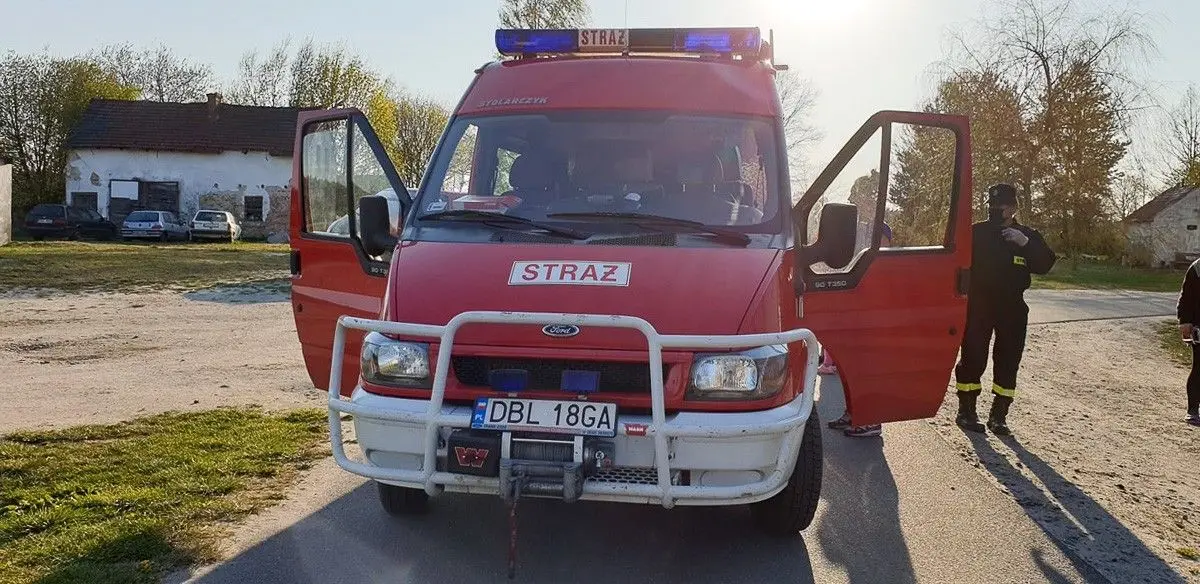 Strażacy i sołtys Parowej rozwozili maseczki dla mieszkańców