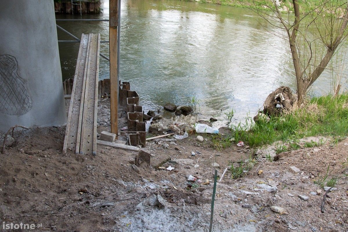 Stan wody w rzecze Bóbr (zdjęcia wykonane 26 kwietnia w Bolesławcu)