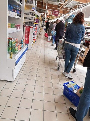 Harcerze pomagają uczniom i seniorom. Szyją maseczki