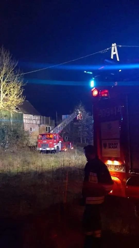 Akcja straży pożarnej w Kraśniku Dolnym (gmina Bolesławiec, powiat bolesławiecki)