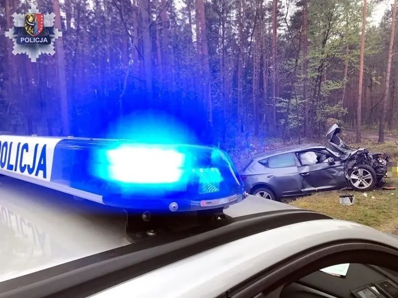 Czołowe zderzenie dwóch pojazdów na drodze Pasternik – Chocianów
