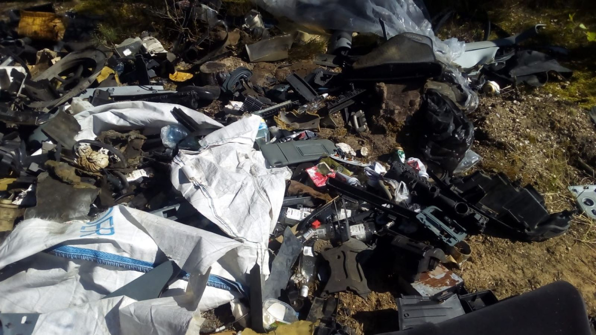 Śmieci w lesie koło Krępnicy