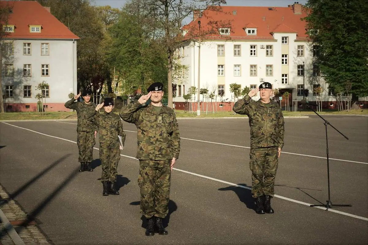 Uroczysta zbiórka w 23 Śląskim Pułku Artylerii w Bolesławcu