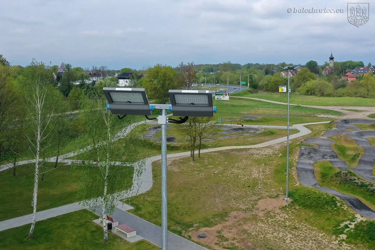 Oświetlenie przy Wiadukt Plaza w Bolesławcu
