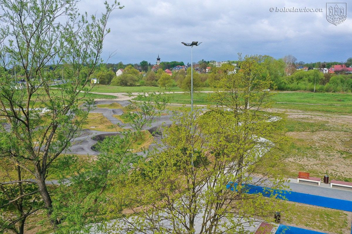 Oświetlenie przy Wiadukt Plaza w Bolesławcu