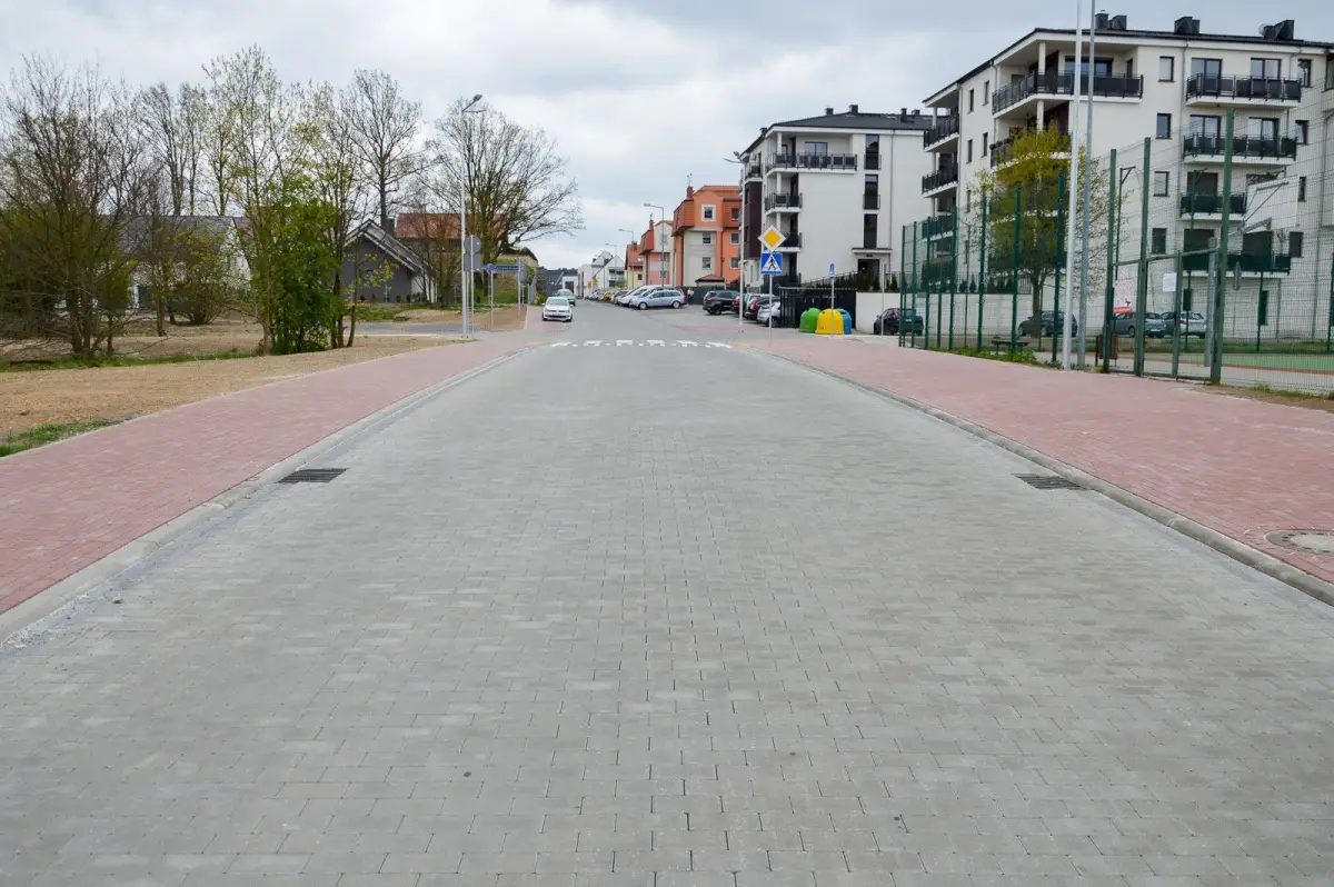 Prace przy ulicach Tulipanowej, Żołnierzy Wyklętych i Jagiellonów w Bolesławcu – zdjęcia z 25 kwietnia