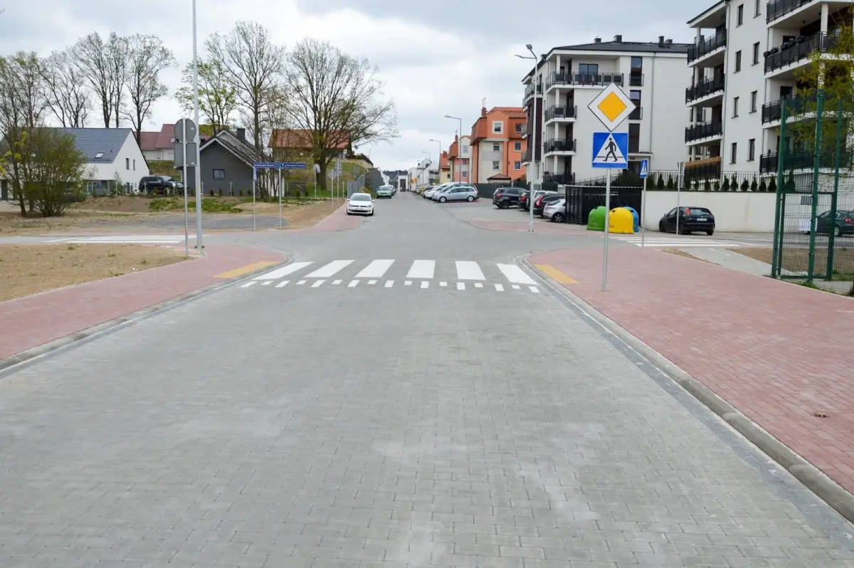 Prace przy ulicach Tulipanowej, Żołnierzy Wyklętych i Jagiellonów w Bolesławcu – zdjęcia z 25 kwietnia