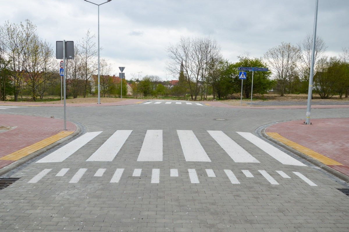 Prace przy ulicach Tulipanowej, Żołnierzy Wyklętych i Jagiellonów w Bolesławcu – zdjęcia z 25 kwietnia