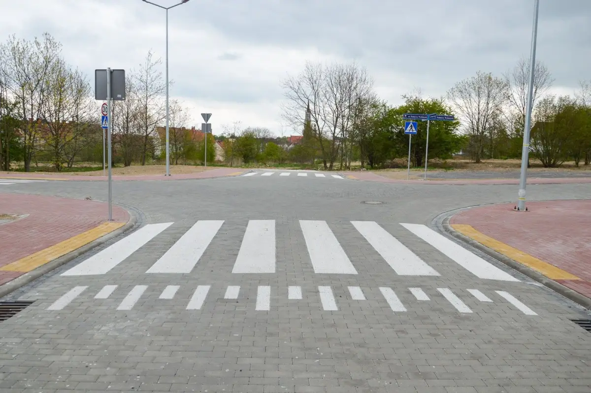 Prace przy ulicach Tulipanowej, Żołnierzy Wyklętych i Jagiellonów w Bolesławcu – zdjęcia z 25 kwietnia