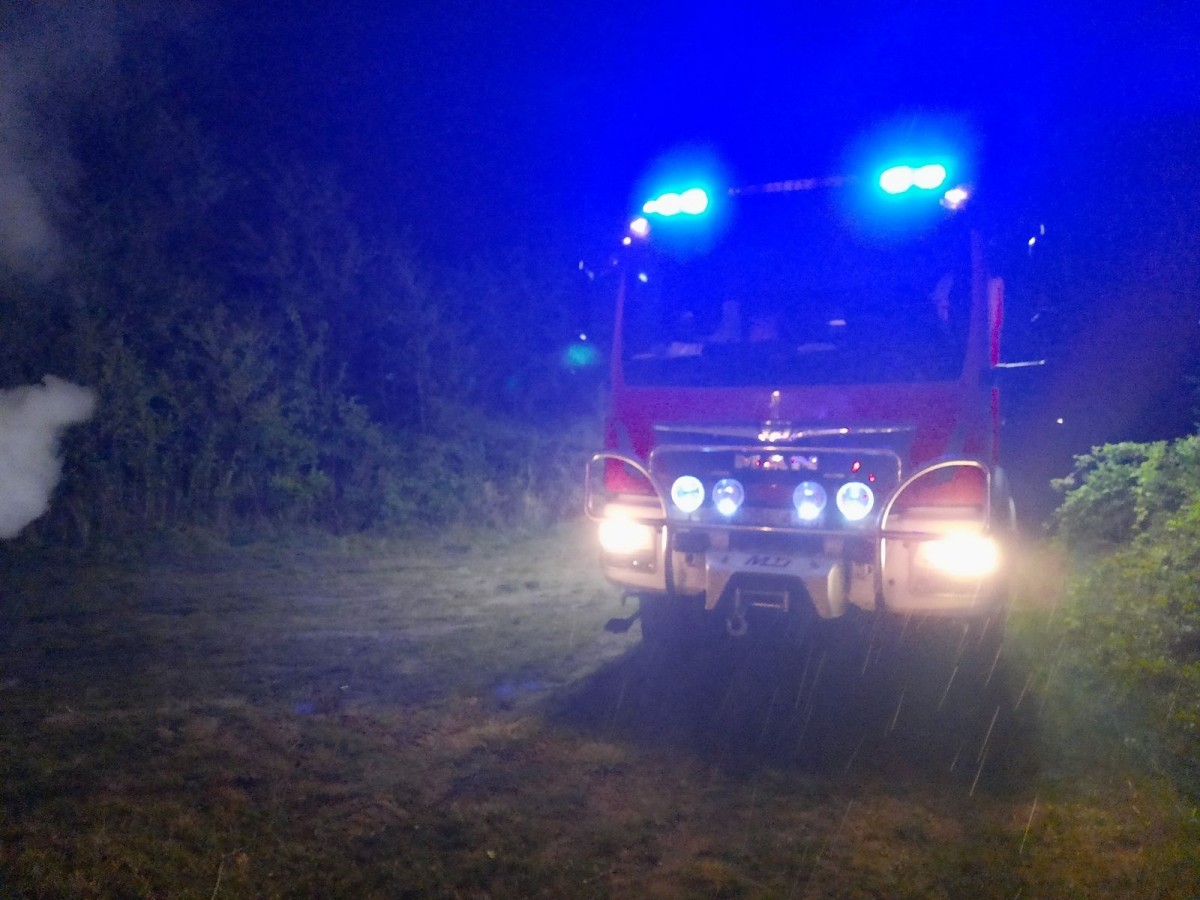 Akcja straży pożarnej w Szczytnicy (gmina Warta Bolesławiecka, powiat bolesławiecki)