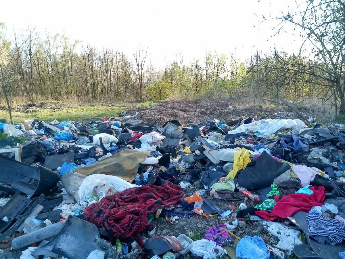 Dzikie wysypisko w Nowych Jaroszowicach (gmina Bolesławiec)