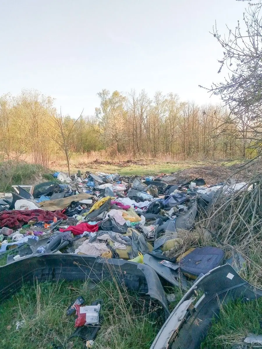 Dzikie wysypisko w Nowych Jaroszowicach (gmina Bolesławiec)