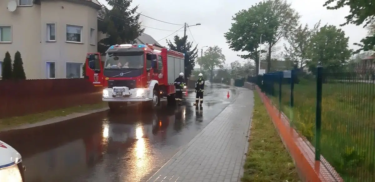 Zderzenie dwóch aut w Gromadce (gmina Gromadka, powiat bolesławiecki)