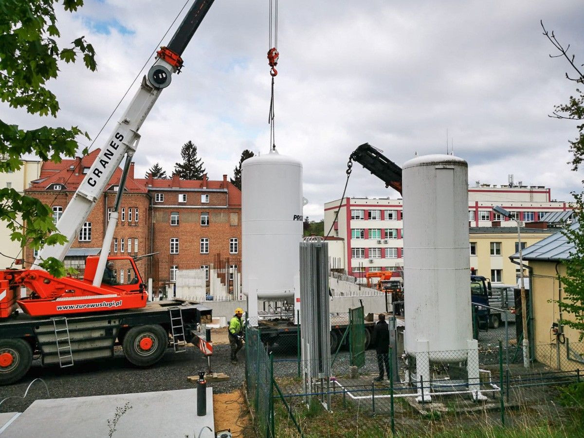 16-t zbiornik na tlen w szpitalu powiatowym w Bolesławcu