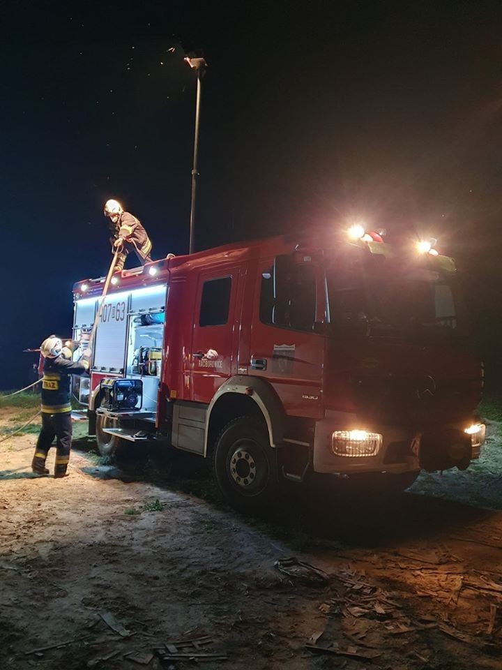 Akcja straży pożarnej między Wartowicami a Wartą Bolesławiecką (powiat bolesławiecki)