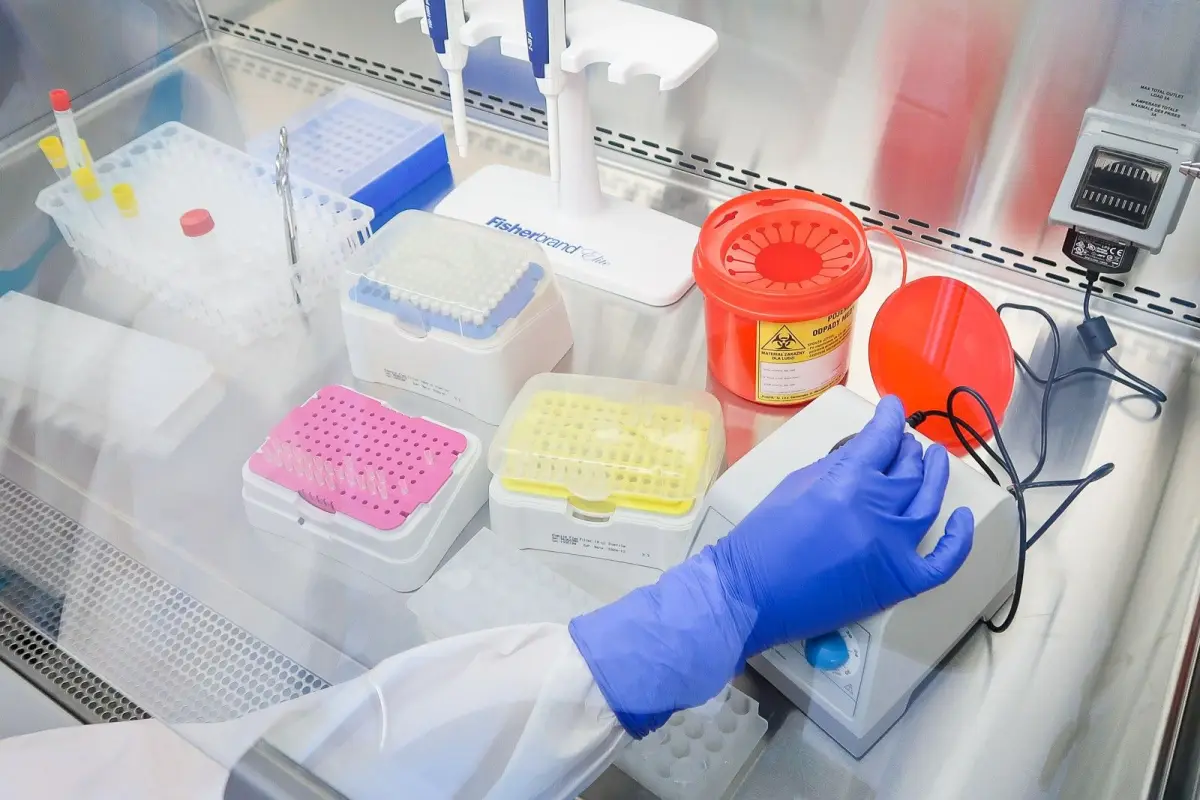 Laboratorium w szpitalu w Bolesławcu, gdzie będą prowadzone badania genetyczne na koronawirusa