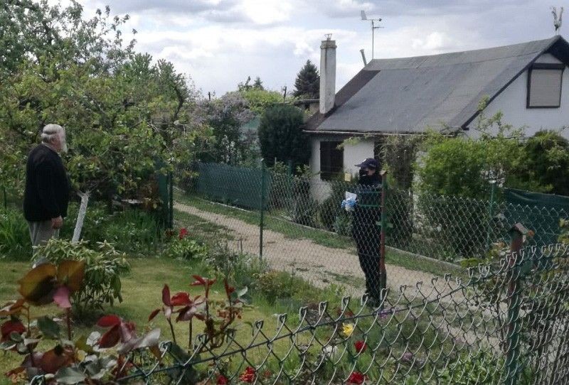 Policjanci rozdawali seniorom maseczki i ostrzegali przed oszustami