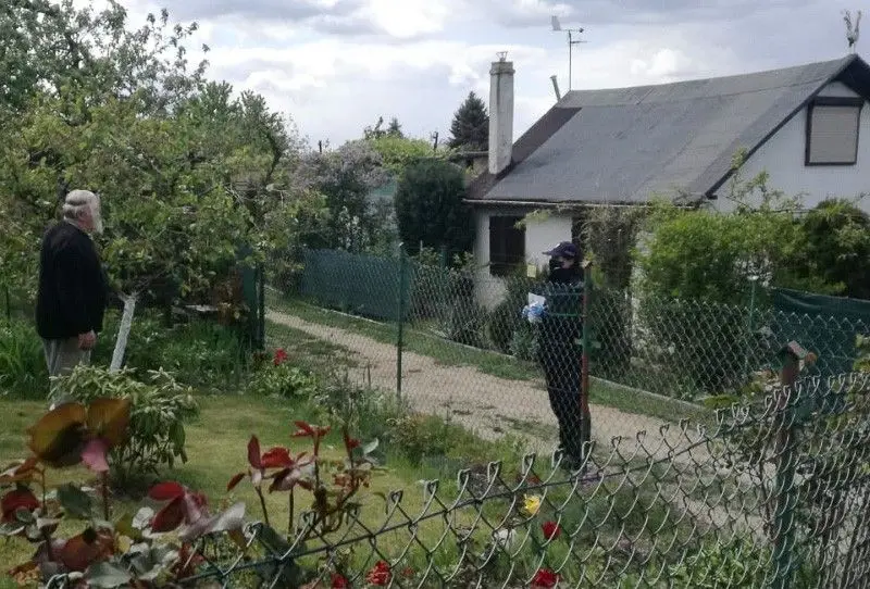 Policjanci rozdawali seniorom maseczki i ostrzegali przed oszustami