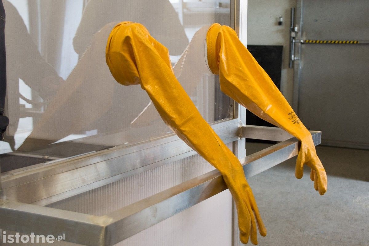 Prototypowa bezpieczna kabina do badań na koronawirusa powstała w Bolesławcu