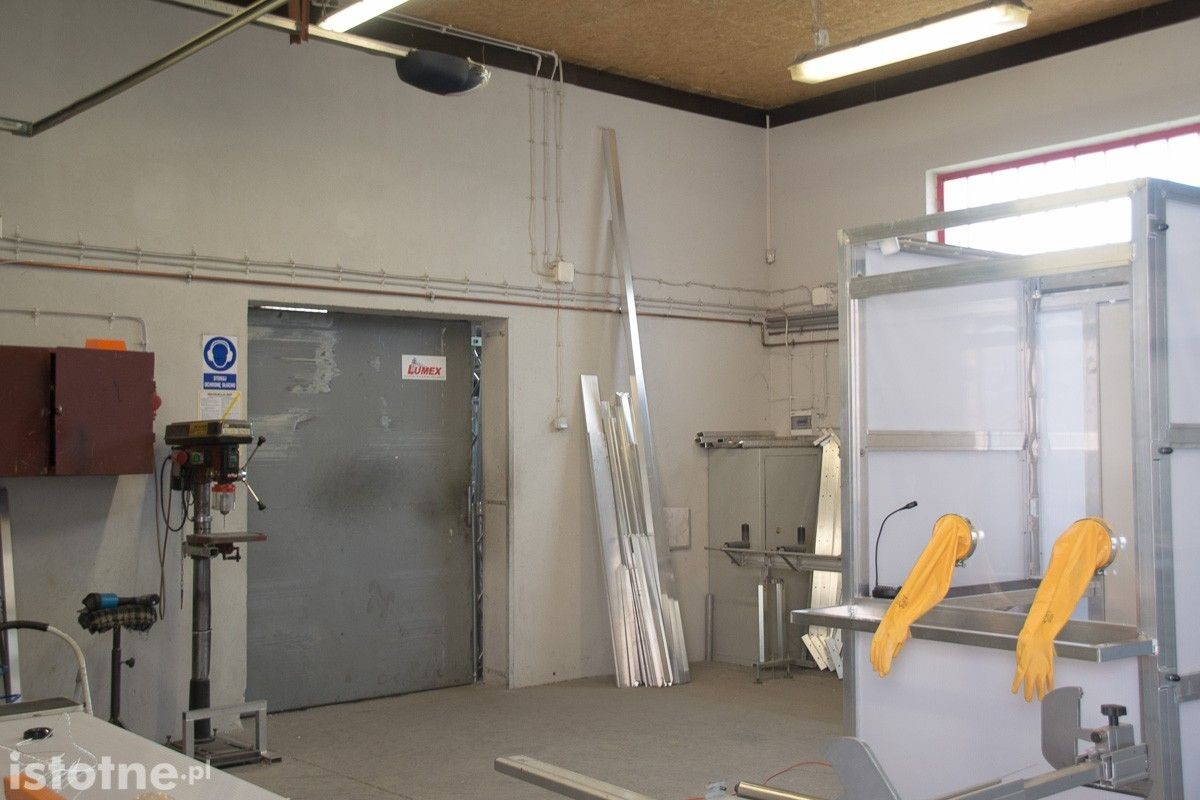 Prototypowa bezpieczna kabina do badań na koronawirusa powstała w Bolesławcu