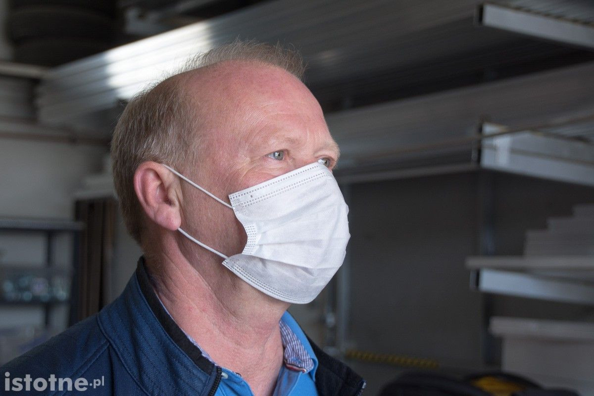 Prototypowa bezpieczna kabina do badań na koronawirusa powstała w Bolesławcu