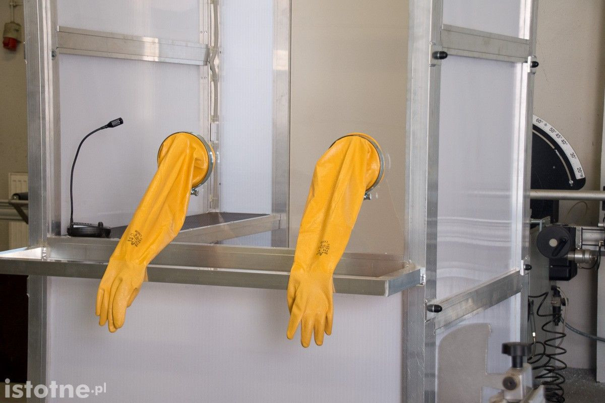 Prototypowa bezpieczna kabina do badań na koronawirusa powstała w Bolesławcu