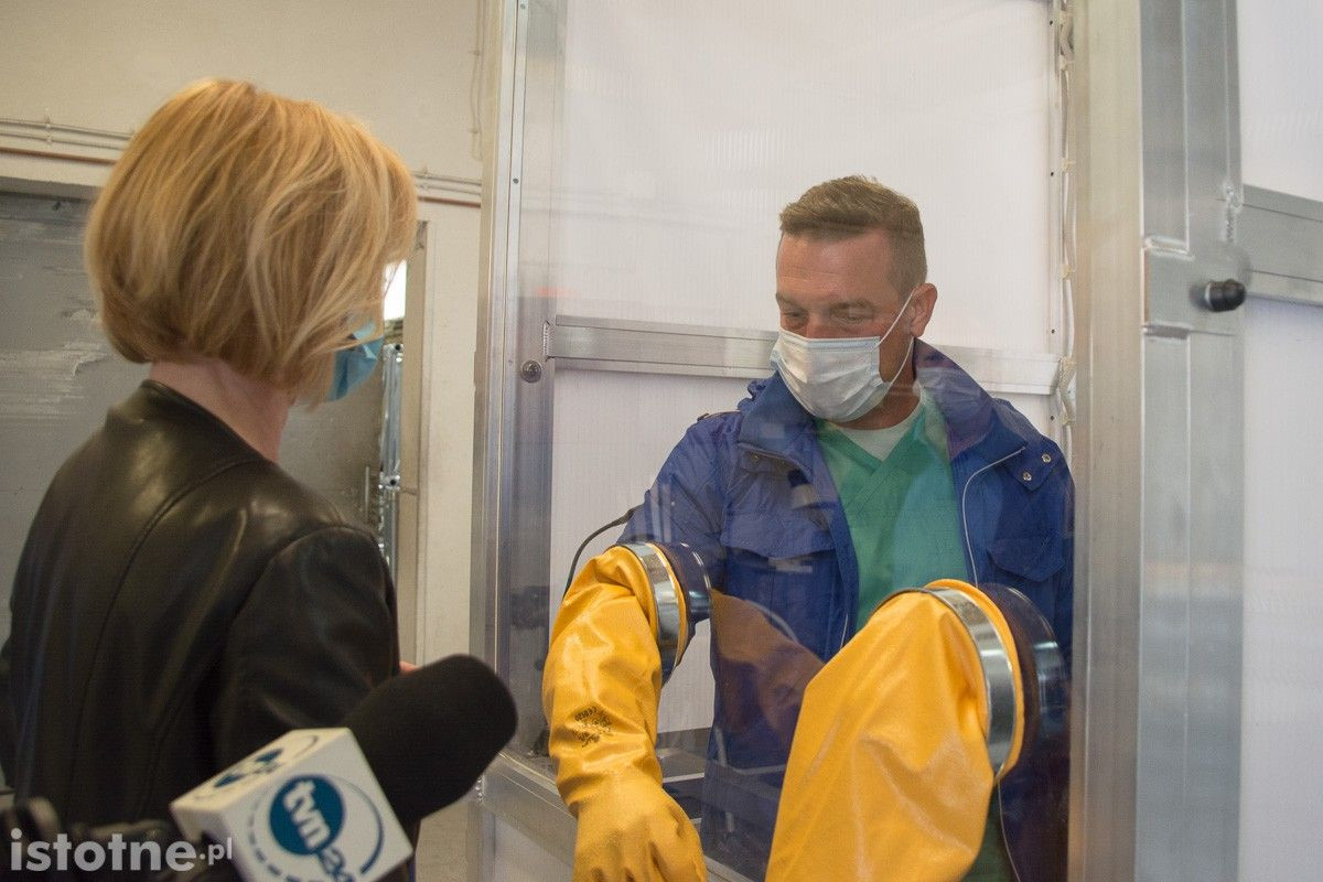 Prototypowa bezpieczna kabina do badań na koronawirusa powstała w Bolesławcu