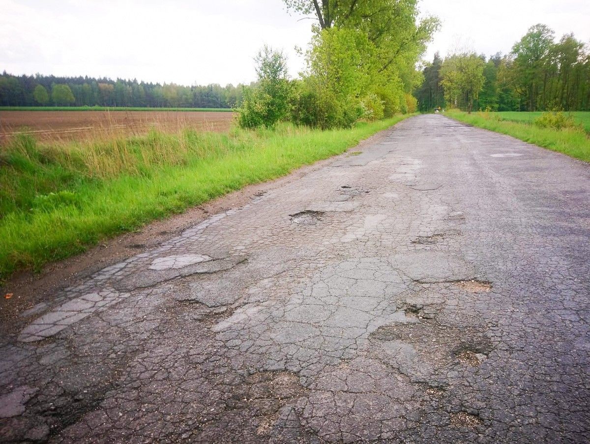 Dziurawa droga Ocice–Gościszów–Mściszów (powiat bolesławiecki–powiat lubański)