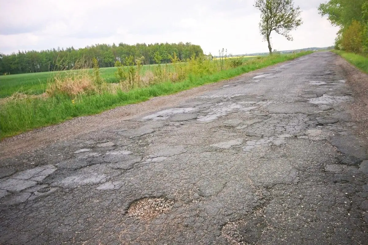 Dziurawa droga Ocice–Gościszów–Mściszów (powiat bolesławiecki–powiat lubański)