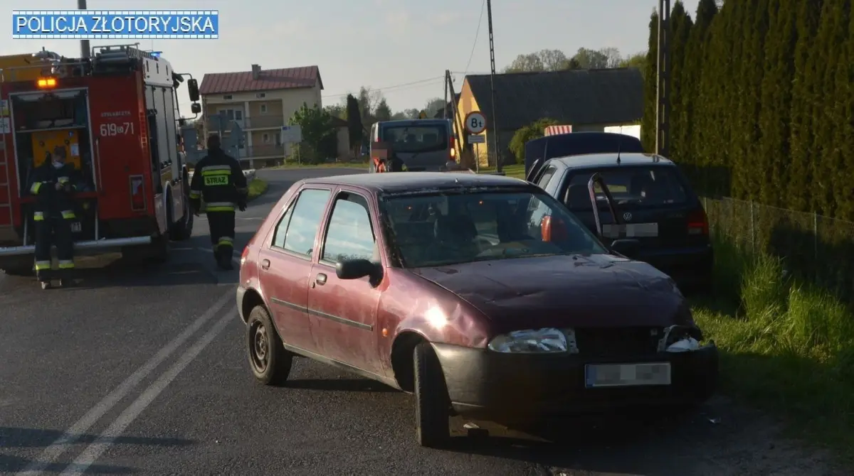 Auto po kolizji w miejscowości Zagrodno (powiat złotoryjski)