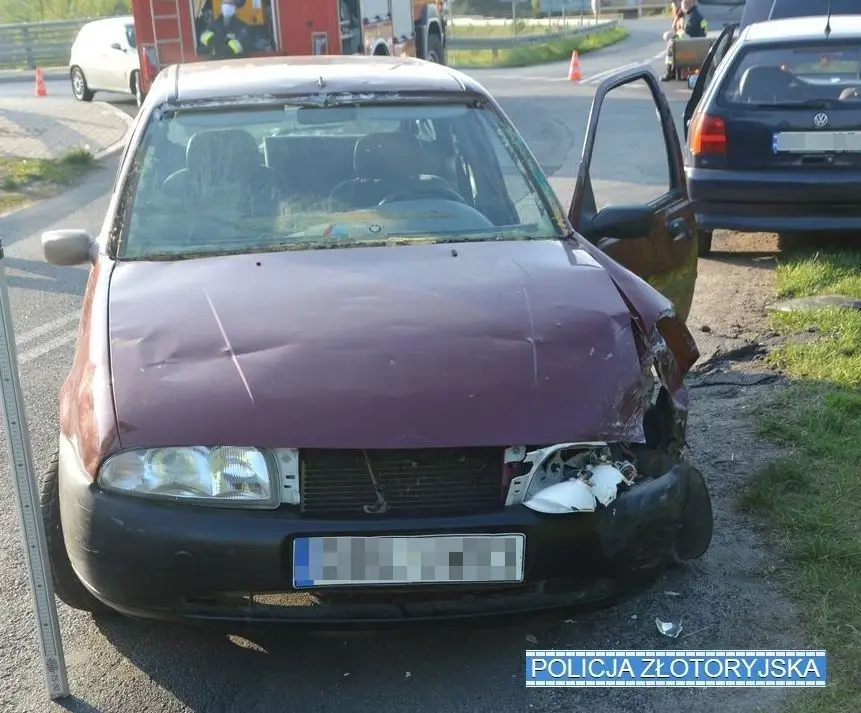 Auto po kolizji w miejscowości Zagrodno (powiat złotoryjski)