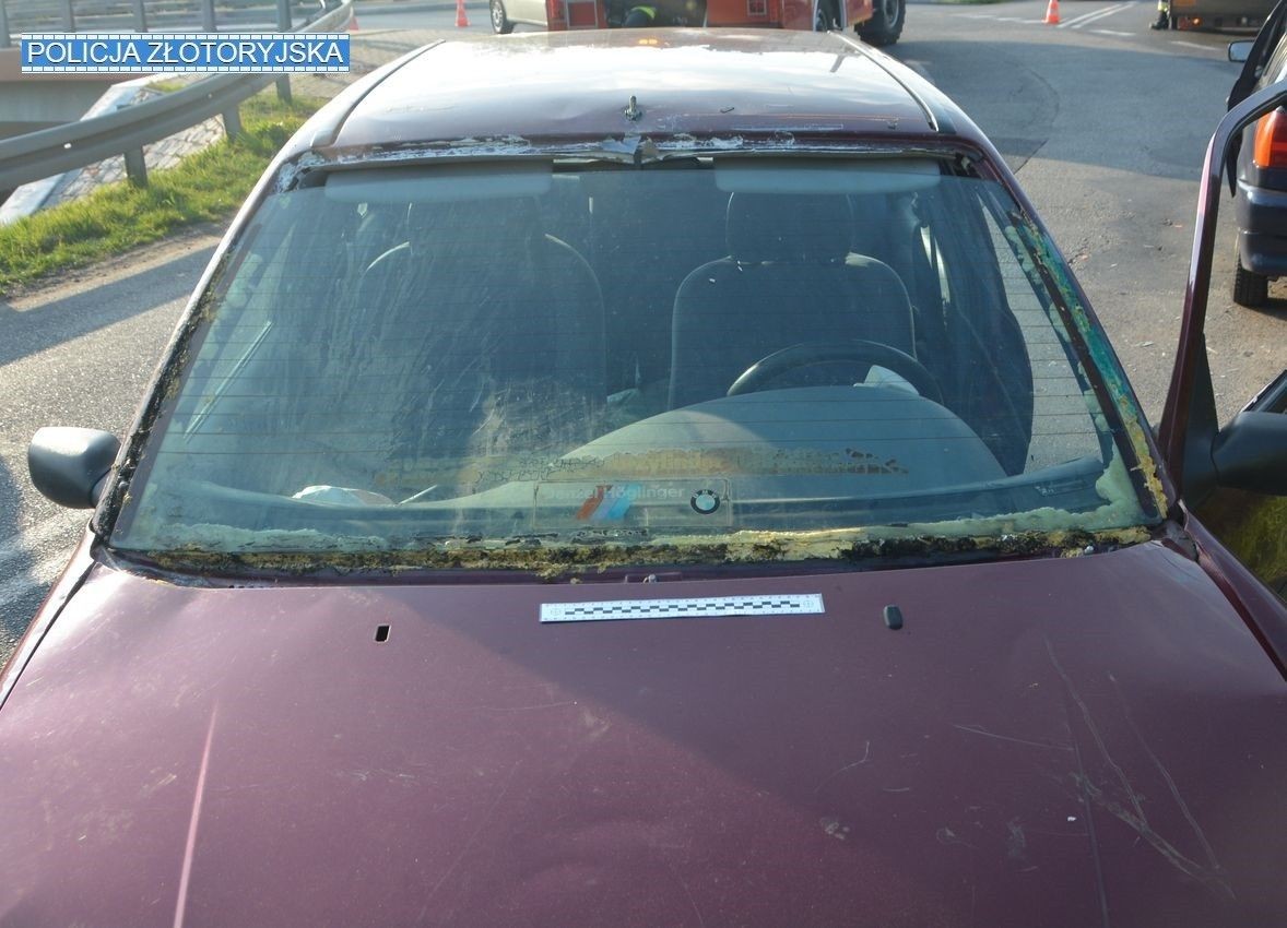 Auto po kolizji w miejscowości Zagrodno (powiat złotoryjski)