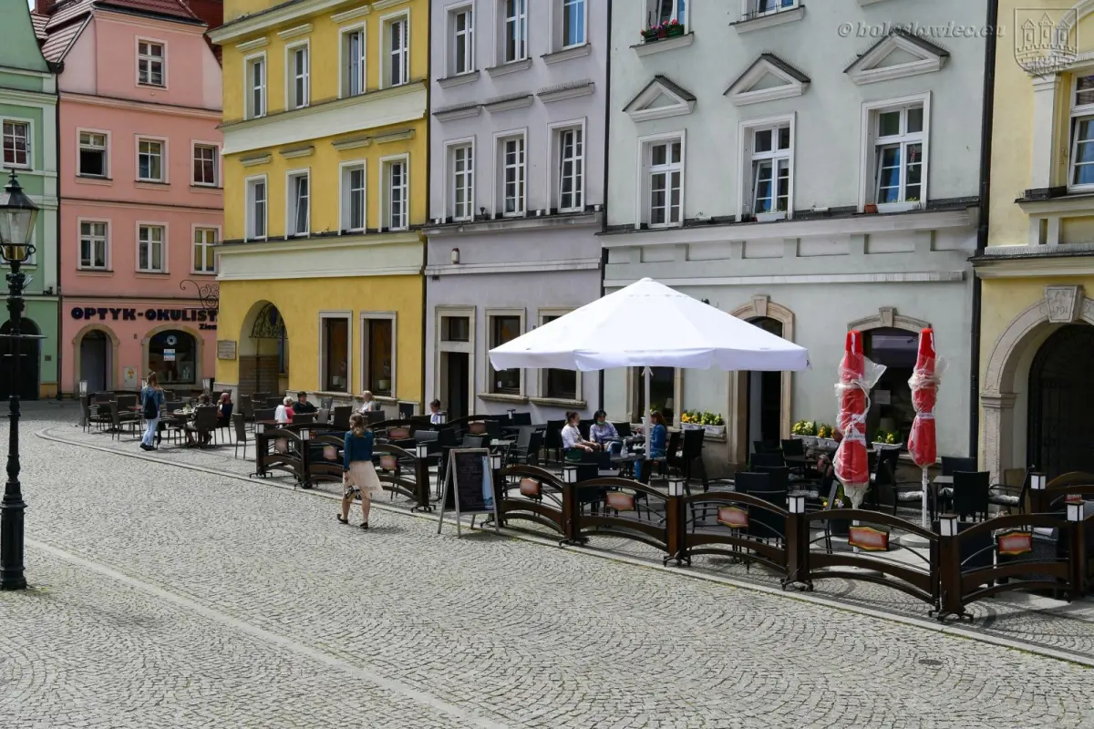 Na bolesławieckim Rynku działają ogródki kawiarniane