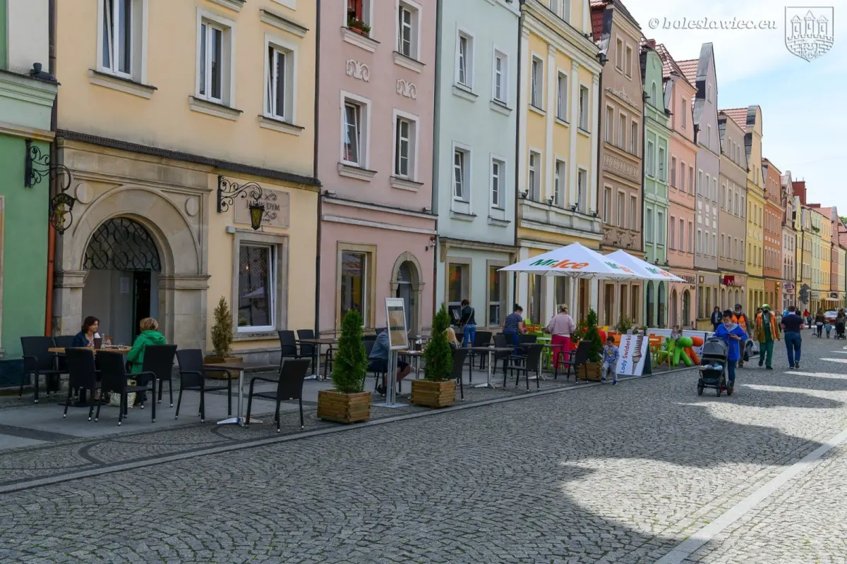 Na bolesławieckim Rynku działają ogródki kawiarniane