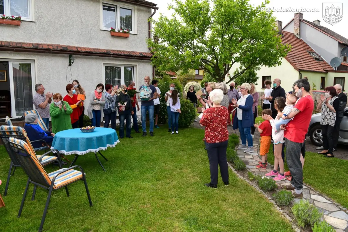 Przyjęcie-niespodzianka z okazji setnych urodzin Janiny Walenciejczyk z Bolesławca