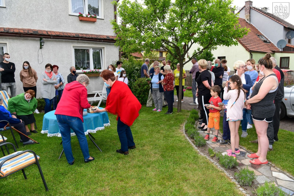 Przyjęcie-niespodzianka z okazji setnych urodzin Janiny Walenciejczyk z Bolesławca