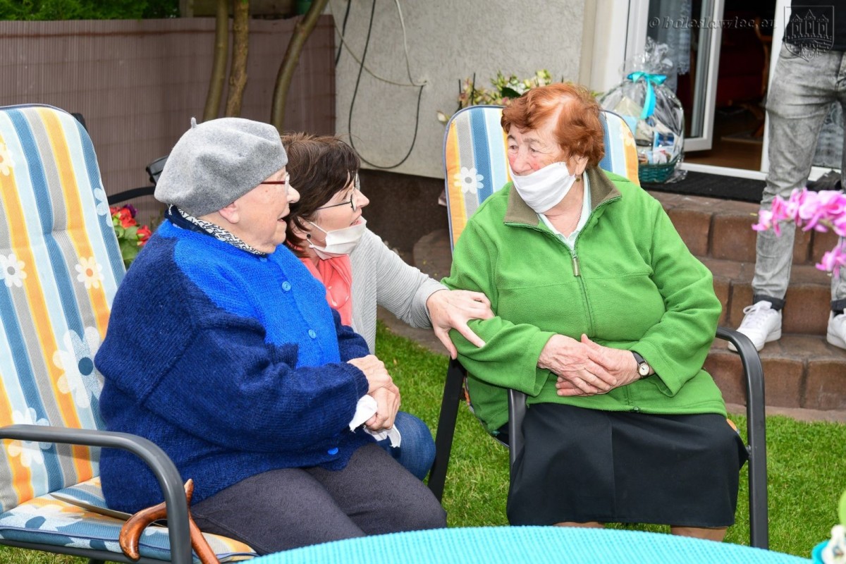 Przyjęcie-niespodzianka z okazji setnych urodzin Janiny Walenciejczyk z Bolesławca