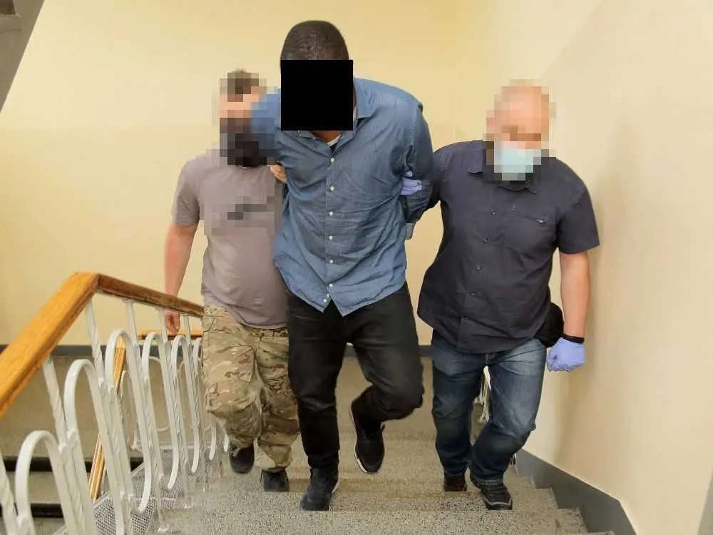 Oszuści z Nigerii zatrzymani przez straż graniczną i policję