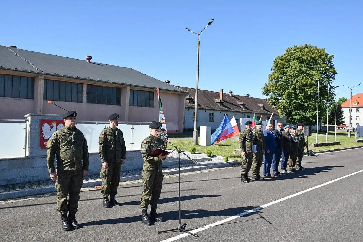 Apel z okazji Dnia Weterana Działań poza Granicami Państwa w 23 Śląskim Pułku Artylerii w Bolesławcu