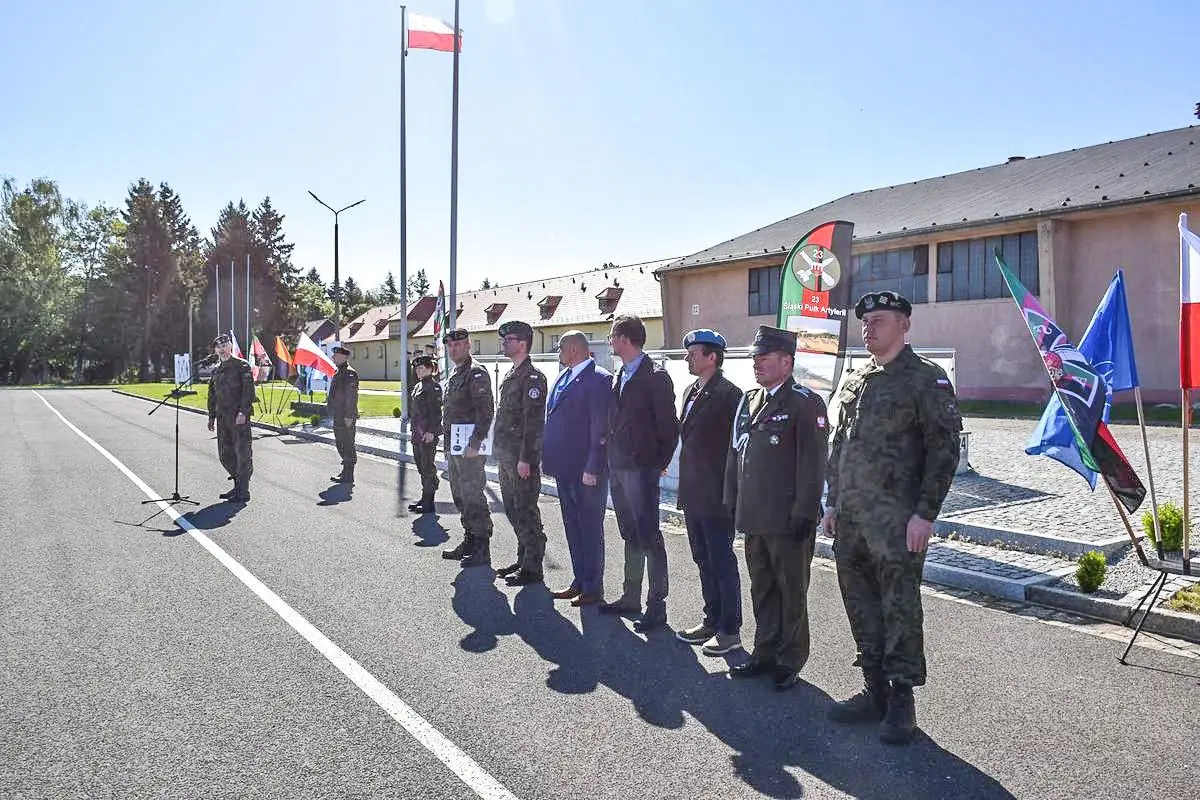 Apel z okazji Dnia Weterana Działań poza Granicami Państwa w 23 Śląskim Pułku Artylerii w Bolesławcu