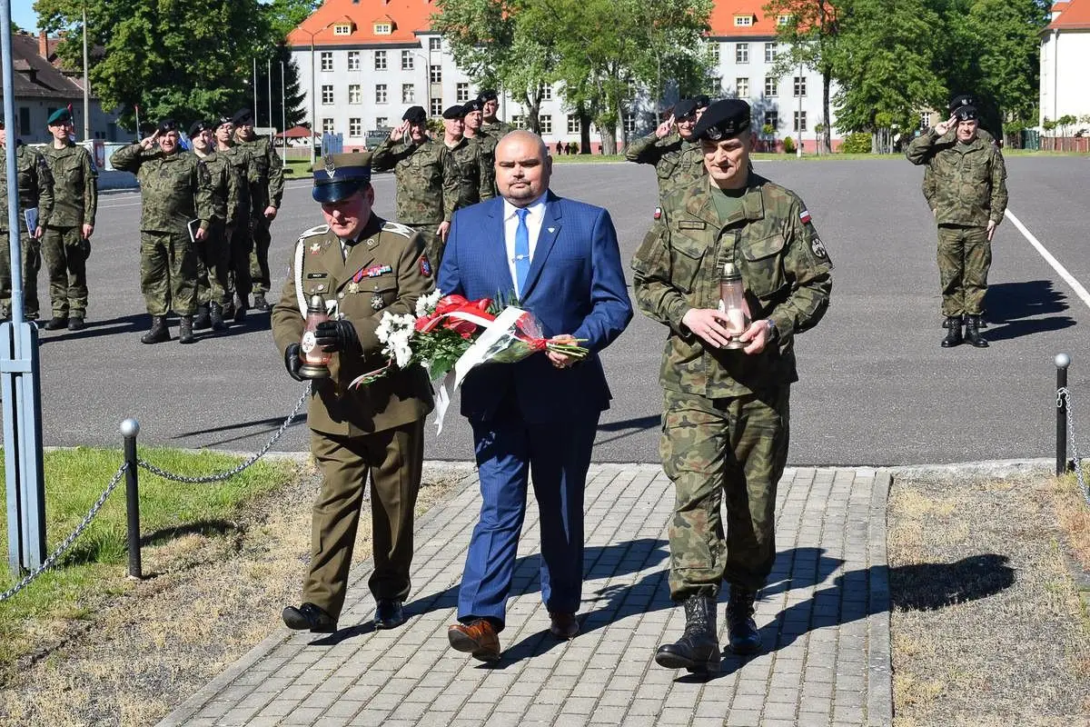Apel z okazji Dnia Weterana Działań poza Granicami Państwa w 23 Śląskim Pułku Artylerii w Bolesławcu