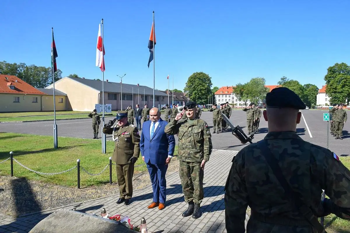 Apel z okazji Dnia Weterana Działań poza Granicami Państwa w 23 Śląskim Pułku Artylerii w Bolesławcu