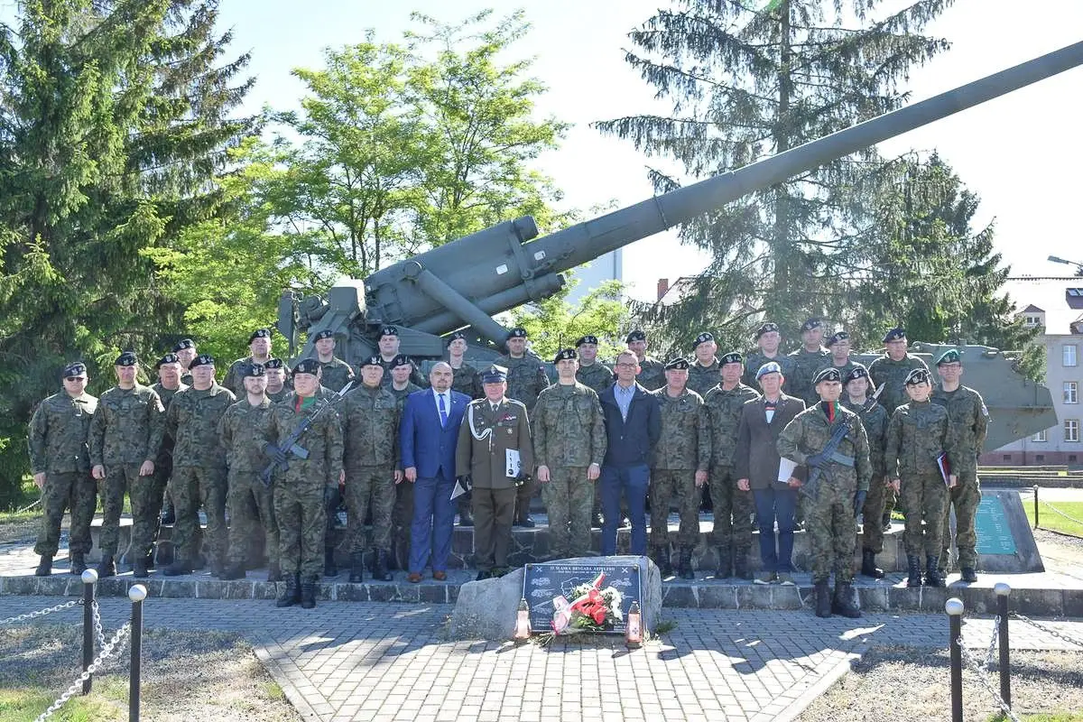 Apel z okazji Dnia Weterana Działań poza Granicami Państwa w 23 Śląskim Pułku Artylerii w Bolesławcu