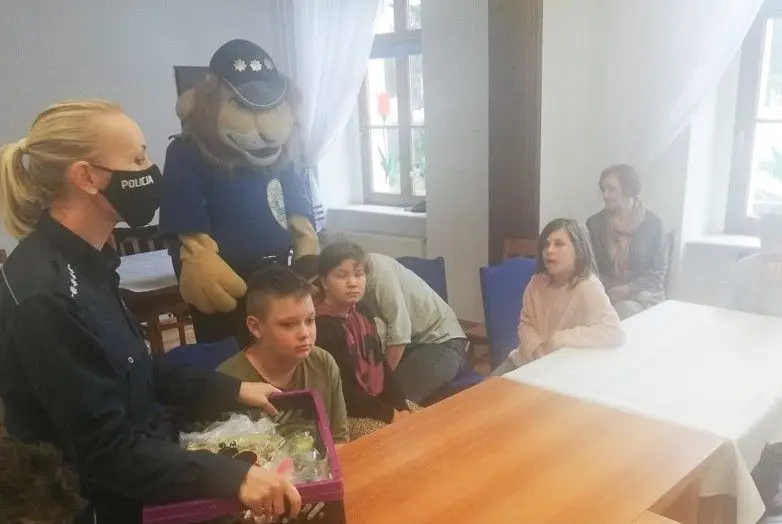 Komisarz Lew w bolesławieckim Domu Dziecka