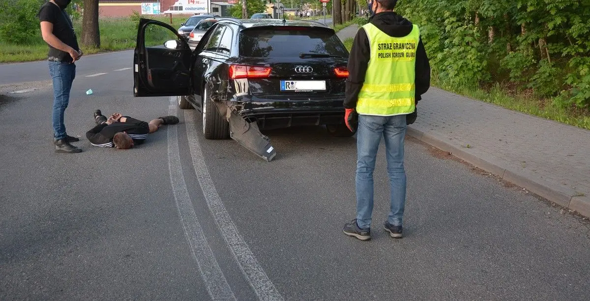 Akcja Straży Granicznej. Pościg za audi w Węglińcu