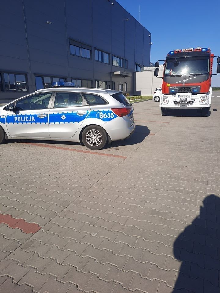 Akcja służb w strefie ekonomicznej w Osłej (gmina Gromadka, powiat bolesławiecki). Fałszywy alarm bombowy